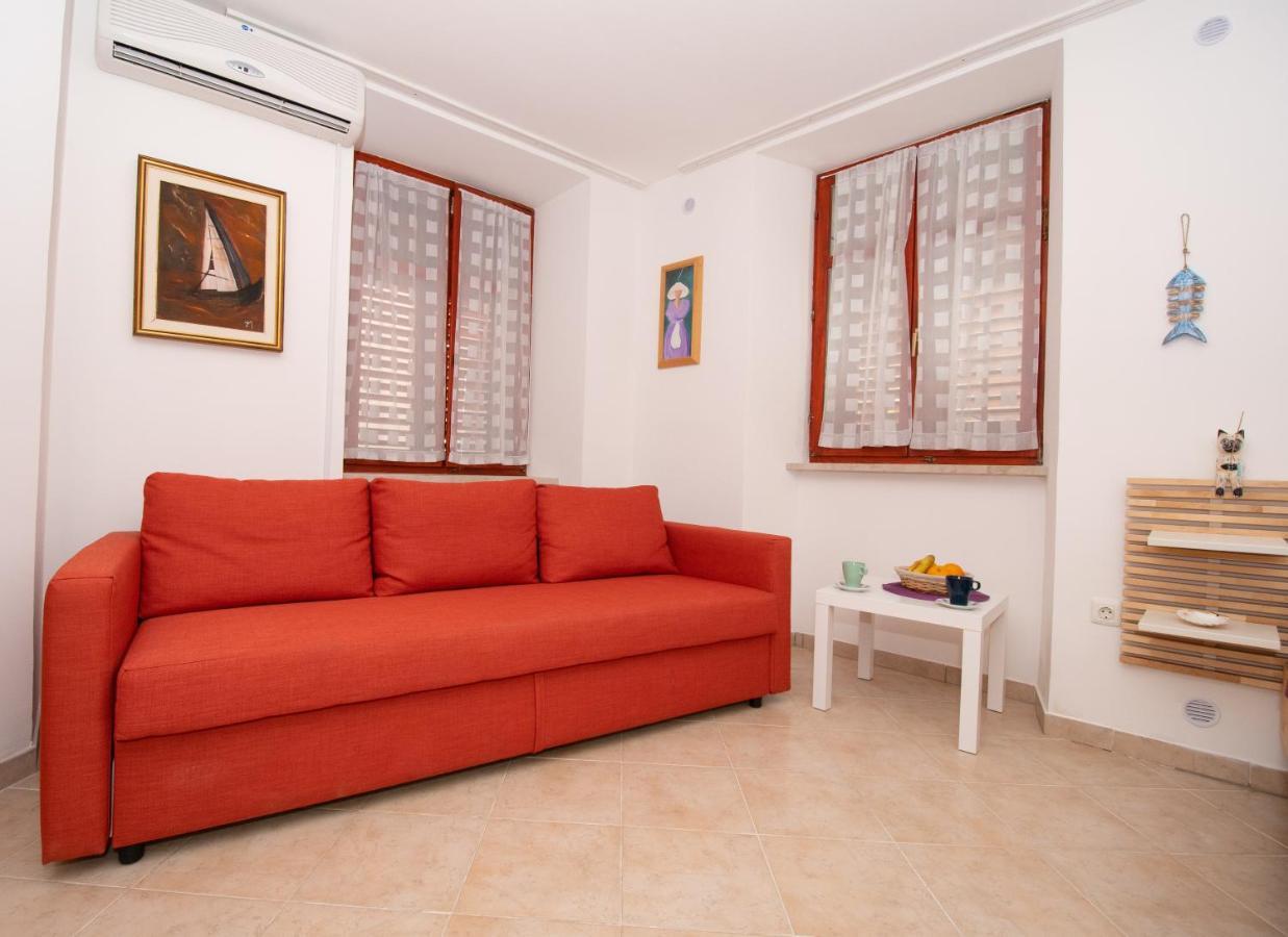 Frankie Apartment ไพราน ภายนอก รูปภาพ