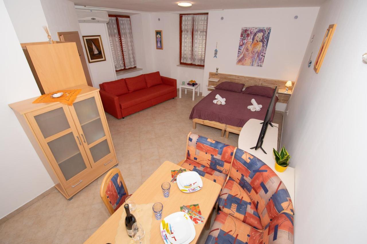 Frankie Apartment ไพราน ภายนอก รูปภาพ