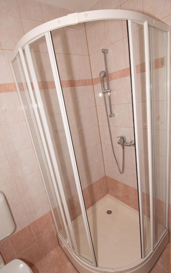 Frankie Apartment ไพราน ภายนอก รูปภาพ